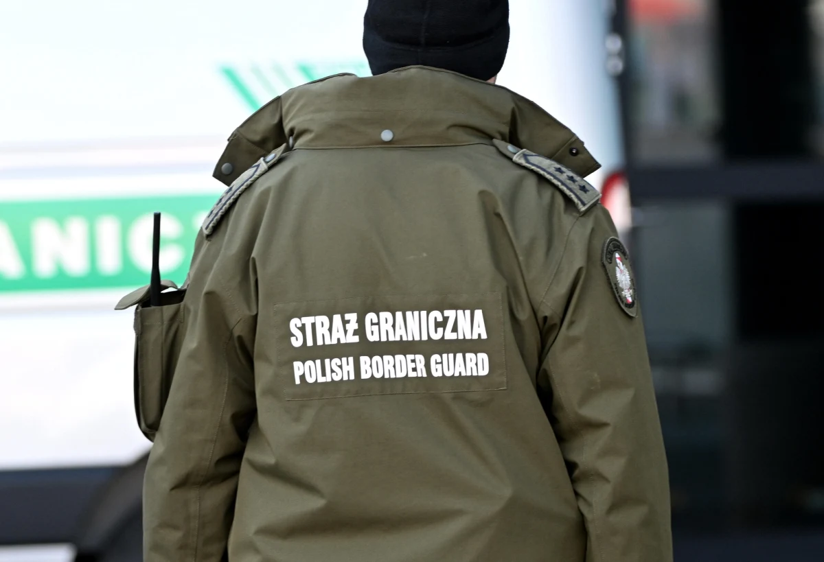 39-latek został zatrzymany na terenie Portu Lotniczego w Gdańsku. Mieszkaniec województwa warmińsko-mazurskiego był poszukiwany w związku z nieuiszczonymi grzywnami. Teraz będzie miał do spłacenia 17 tys. 700 zł - podaje portal gdansk.naszemiasto.pl.