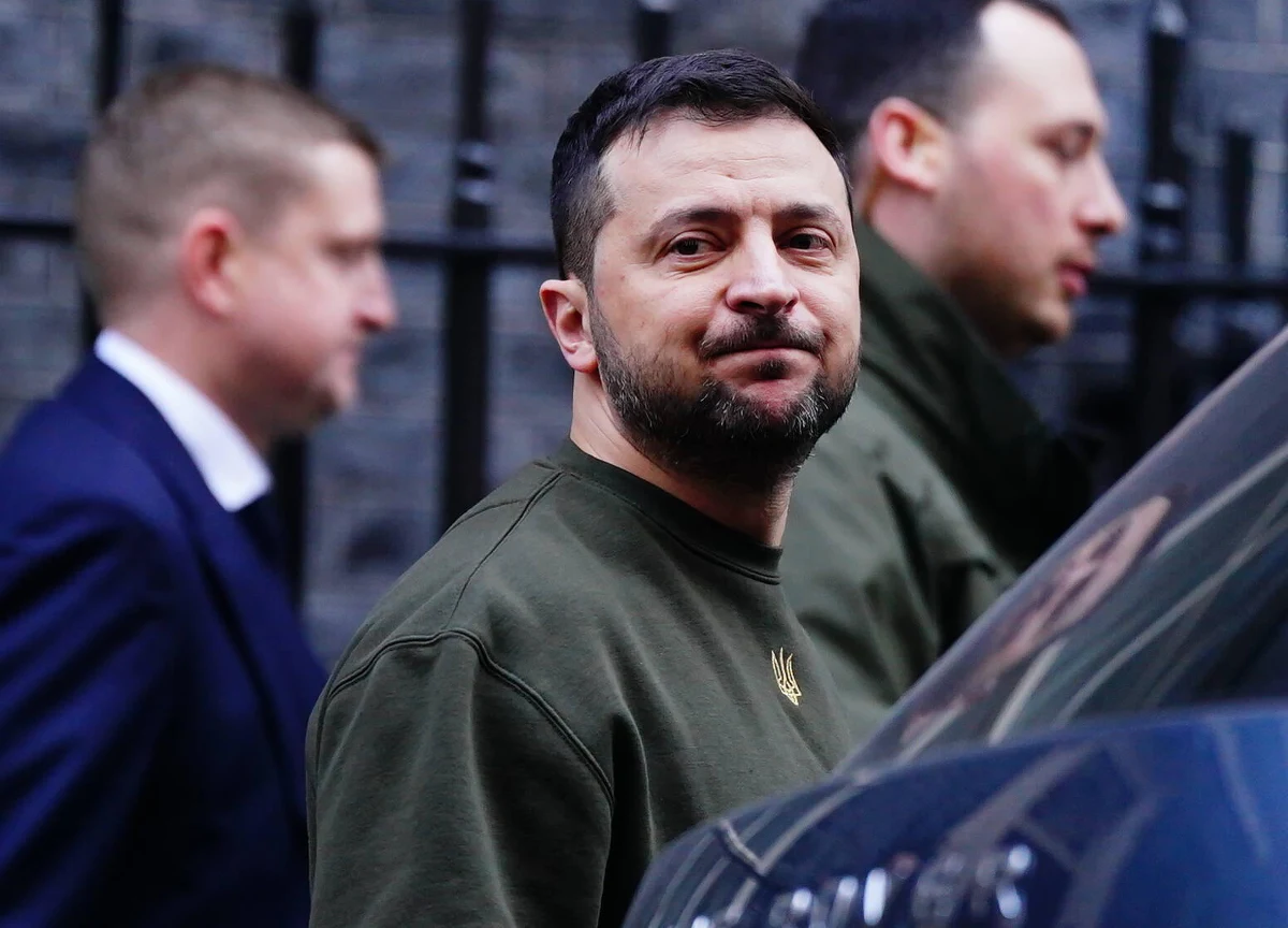 Kanclerz Niemiec Olaf Scholz i prezydent Francji Emmanuel Macron spotkają się w środę w Paryżu z prezydentem Ukrainy Wołodymyrem Zełenskim - podaje Reuters.