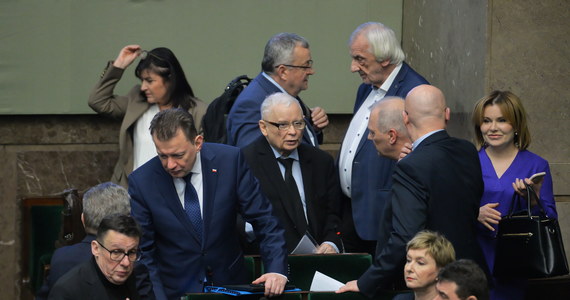 Sejm odrzucił wszystkie 14 poprawek senackich do nowelizacji ustawy o Sądzie Najwyższym. Nowela trafi teraz do prezydenta Andrzeja Dudy. Znowelizowana ustawa - zdaniem PiS - ma  doprowadzić do odblokowania dla Polski funduszy z Krajowego Planu Odbudowy.