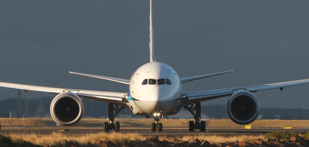 ​Dreamliner lecący z Warszawy do Bombaju został zawrócony znad Rumunii na Lotnisko Chopina. Powodem była usterka techniczna.