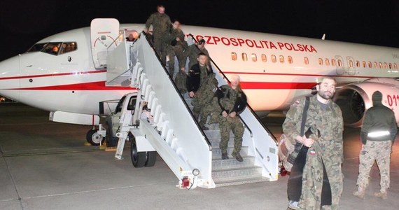 Ministerstwo Obrony Narodowej przekazało w czwartek rano w mediach społecznościowych, że wojskowi medycy z Polski dotarli już do Turcji, gdzie będą udzielać pomocy poszkodowanym w poniedziałkowym trzęsieniu ziemi.