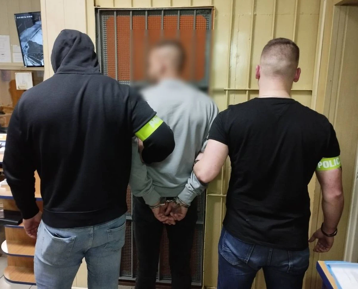 Znany zawodnik tak zwanych freak fightów został zatrzymany w Gdańsku. Jak nieoficjalnie dowiedział się reporter RMF FM, mężczyzna ma spędzić 2 lata w więzieniu. Był poszukiwany do odbycia wyroku za oszustwa.