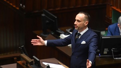 Kowalski zarządził w Sejmie owację dla Czarnka. „Wstajemy, brawo”