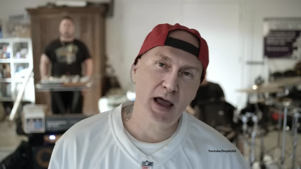 W najnowszym teledysku do piosenki „Out of Style” członkowie zespołu Limp Bizkit zmienili się w polityków: Władimira Putina, Wołodymyra Zełenskiego, Joe Bidena czy Xi Jinpinga. Do transformacji muzyków wykorzystano technologię deep fake.