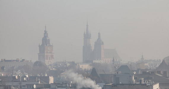 Do północy w Krakowie obowiązuje drugi stopień zagrożenia zanieczyszczeniem powietrza – poinformowało Centrum Zarządzania Kryzysowego. Dzisiaj lepiej odpuścić sobie uprawianie sportu na otwartej przestrzeni  