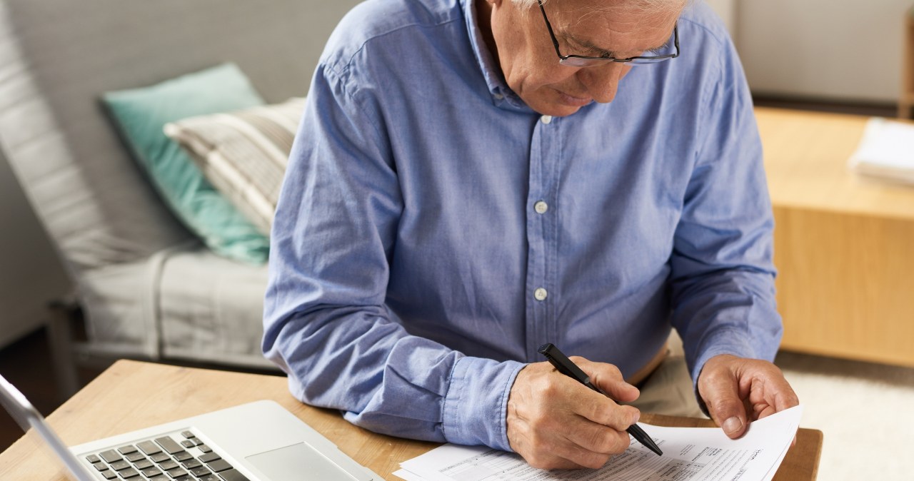 Praca po emeryturze bez podatków? Sprawdź, ile zostaje w kieszeni