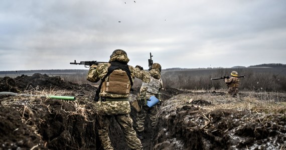 Amerykański Instytut Studiów nad Wojną ocenił w czwartek, że w obwodzie ługańskim we wschodniej części Ukrainy rozpoczęła się znacząca ofensywa wojsk rosyjskich. Świadczy o tym zaangażowanie elementów co najmniej trzech dużych dywizji rosyjskich.