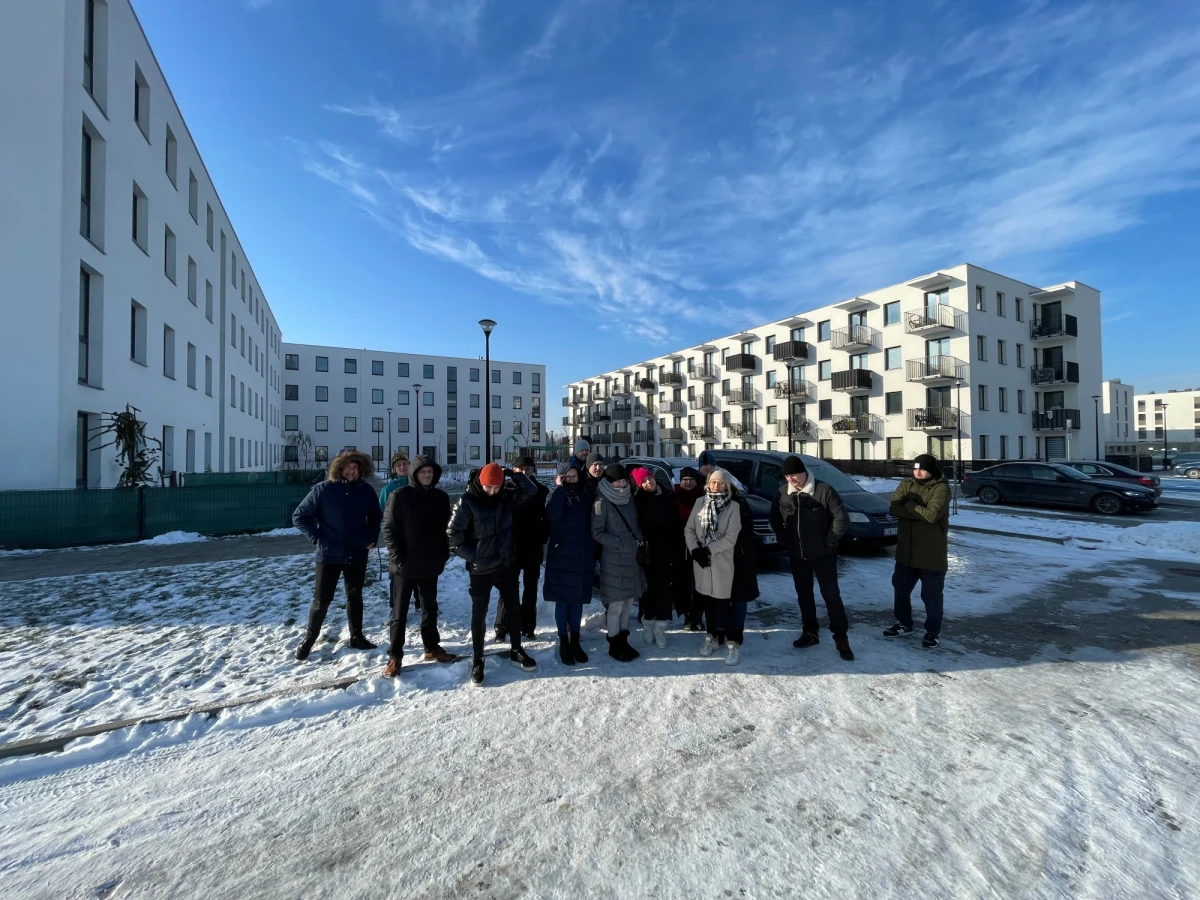 ​Czy dojdzie do protestu najemców mieszkań w ramach rządowego programu Mieszkanie plus? To całkiem możliwe. Na ogólnopolskim forum internetowym wrze. Główny powód to podwyżki czynszów. W podlubelskim Świdniku podrożały tak, że taniej byłoby wynająć mieszkanie na rynku wtórnym. Lokatorzy podnoszą alarm, że zwyczajnie ich na to nie stać.