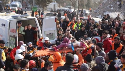 "Usłyszeliśmy głos". Ponad 80 godzin po trzęsieniu spod gruzów wydobywani są żywi