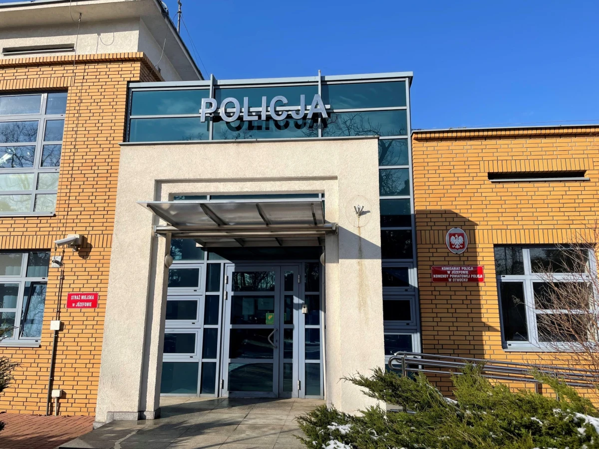 Stołeczna policja zamknęła na noc sześć komisariatów w podwarszawskich powiatach. Jak dowiedział się reporter RMF FM, w innych jednostkach garnizonu trwają analizy możliwości zlikwidowania w komisariatach całodobowej służby policyjnych dyżurnych. Powodem jest katastrofalna sytuacja kadrowa w komendzie stołecznej. 