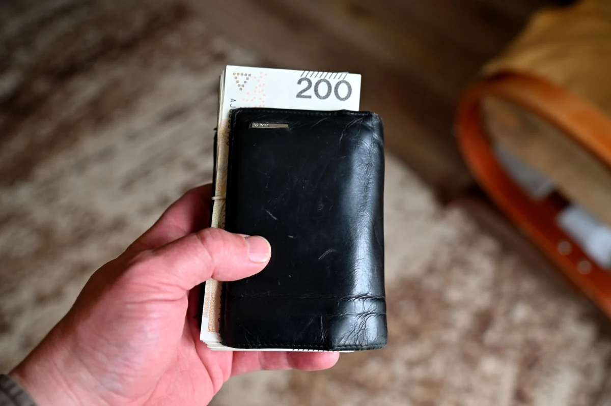 Co drugi pracownik otrzymał podwyżkę w ostatnim roku, a dokładnie tyle samo spodziewa się jej w najbliższych miesiącach. 1/3 z nas ma zamiar samemu poprosić o wzrost wynagrodzenia. Ale w najnowszej, 50. edycji Monitora Rynku Pracy od Randstad widać - nieujawniającą się w poprzednich badaniach - obawę o stabilność zatrudnienia. Gdzie najłatwiej znaleźć pracę i dostać podwyżkę? O tym poniżej. 