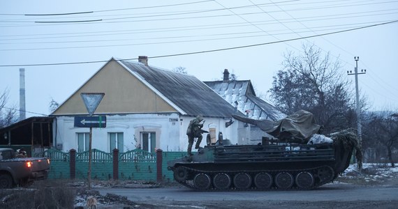 "Nowa rosyjska ofensywa na szeroką skalę przeciwko Ukrainie już się rozpoczęła, w Donbasie trwają duże walki" - oświadczył Mychajło Podolak, doradca prezydenta Ukrainy Wołodymyra Zełenskiego, cytowany w czwartek przez portal RBK-Ukraina.