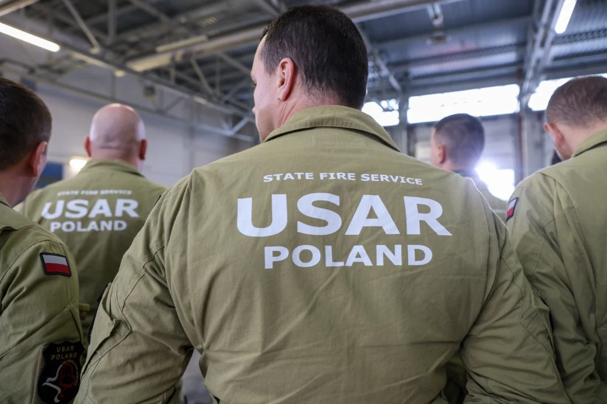 Strażaccy ratownicy z grupy HUSAR walczą od kilku dni o uratowanie kolejnych osób uwięzionych w rumowiskach przez katastrofalne trzęsienie ziemi, jakie nawiedziło Turcję i Syrię. Działania polskiej ekipy spotykają się z ogromnymi wyrazami wdzięczności, jakie płyną do ratowników poprzez media społecznościowe.