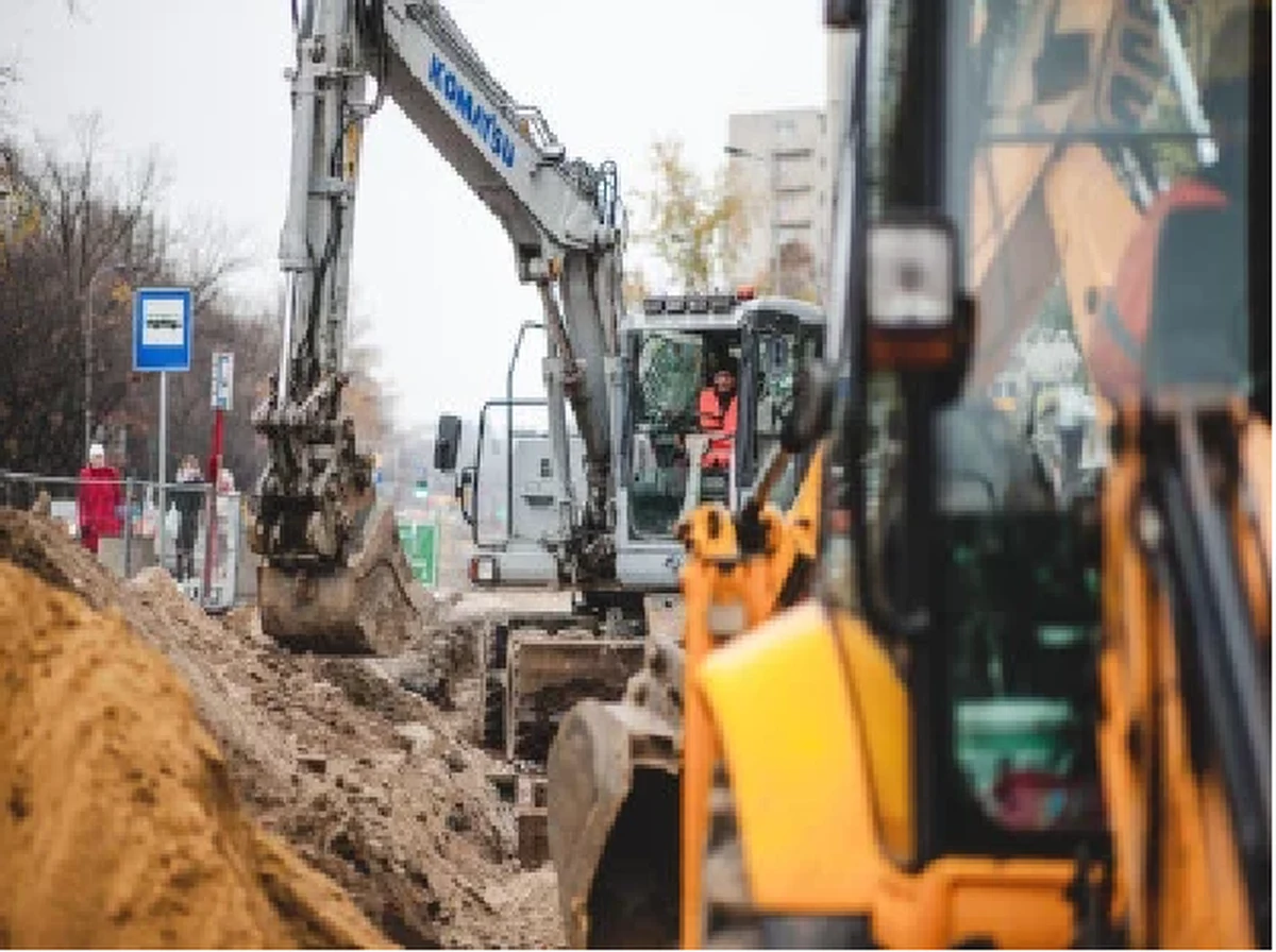 Kierowców i pasażerów komunikacji miejskiej w Warszawie od północy z 10 na 11 lutego czekają kolejne zmiany. Od soboty plac budowy zacznie się wydłużać. To oznacza zmiany dla kierowców i pasażerów komunikacji miejskiej.