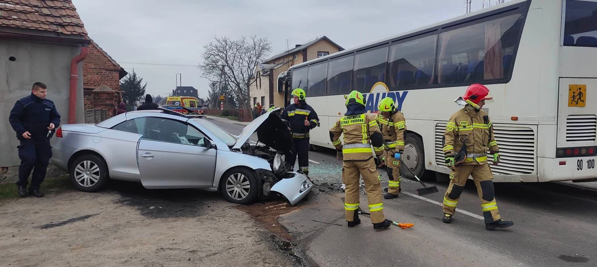 W piątek przed południem w Błotnicy w województwie wielkopolskim doszło do wypadku autokaru przewożącego dzieci. Informację o zdarzeniu otrzymaliśmy na Gorącą Linię RMF FM.