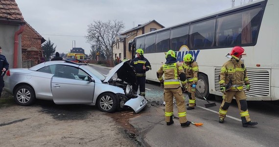 W piątek przed południem w Błotnicy w województwie wielkopolskim doszło do wypadku autokaru przewożącego dzieci. Informację o zdarzeniu otrzymaliśmy na Gorącą Linię RMF FM.