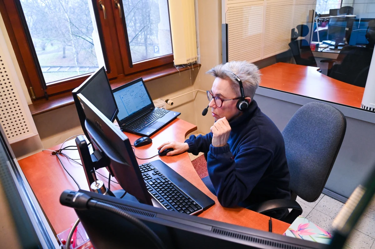 Europejski Dzień Numeru Alarmowego 112 ma przypominać, do czego służy ten numer i jak właściwie go używać. Z tej okazji w Stołecznym Centrum Bezpieczeństwa w Warszawie rozdano nagrody dla najbardziej zaangażowanych operatorów.  