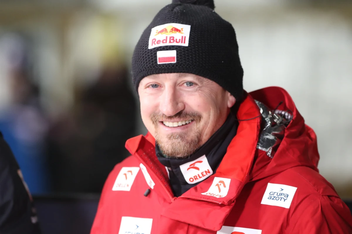 "Zawsze łatwiej znaleźć dwóch dobrych zawodników niż czterech. Mamy sondaże, które pokazują, że krótsze zawody mają lepszą oglądalność niż długie. Myślę, że to będzie szło w tym kierunku, żeby te zawody były szybciej zdecydowanie rozgrywane" - mówił w Radiu RMF24 prezes Polskiego Związku Narciarskiego Adam Małysz pytany o konkursy duetów. Pierwszy w historii Pucharu Świata mężczyzn konkurs "Super Team" odbędzie się w sobotę w Lake Placid.