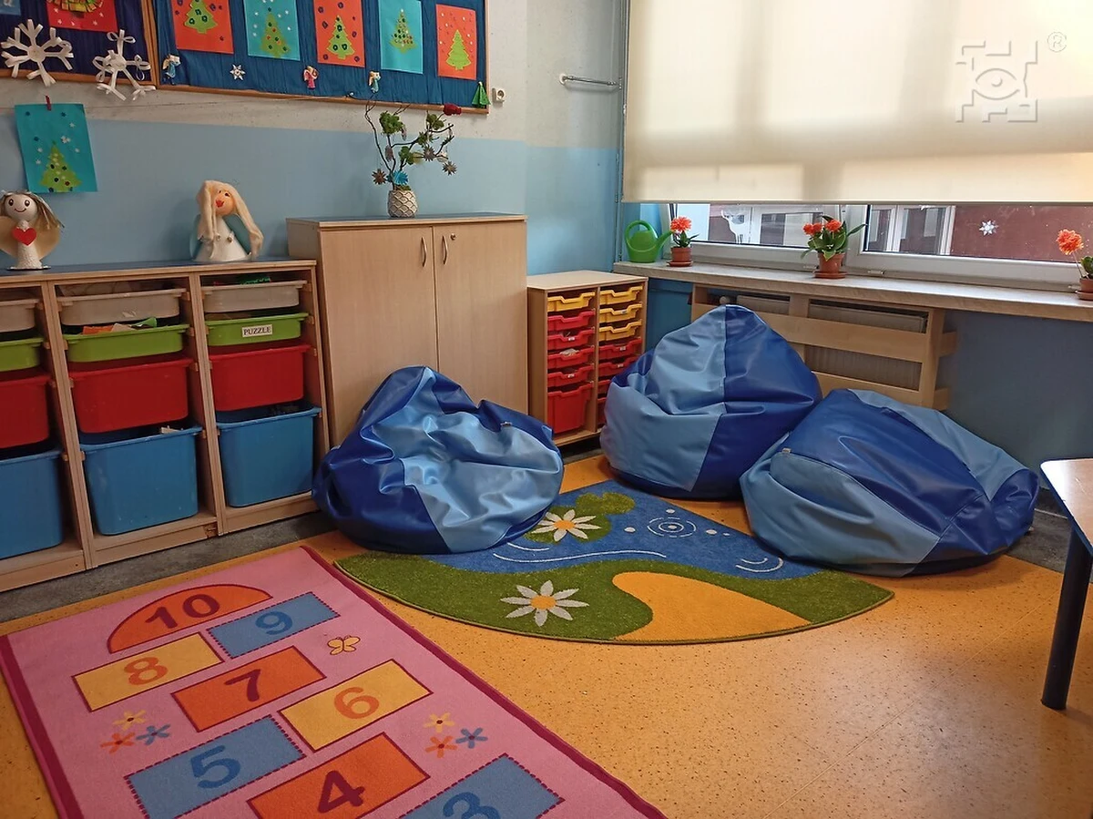 Miejsca integracyjne dla dzieci z Polski i Ukrainy utworzono przy wsparciu UNICEF-u w 19 szkołach w Lublinie. Wyposażenie strefy odpoczynku i spotkań kosztowało ponad 320 tys. zł. Do placówek edukacyjnych w mieście uczęszcza 2,1 tys. uczniów z Ukrainy.