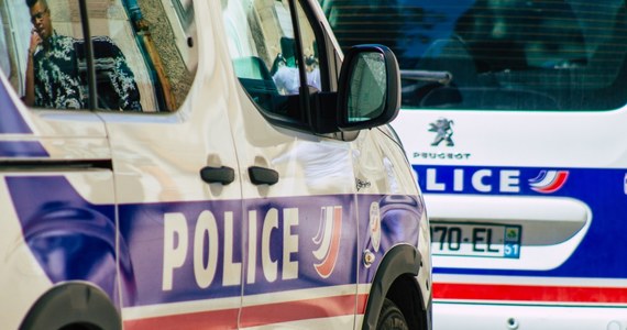 Strzelanina w stolicy Francji - podają agencje informacyjne. Sprawca oddał siedem strzałów z balkonu mieszkania w XV dzielnicy. 