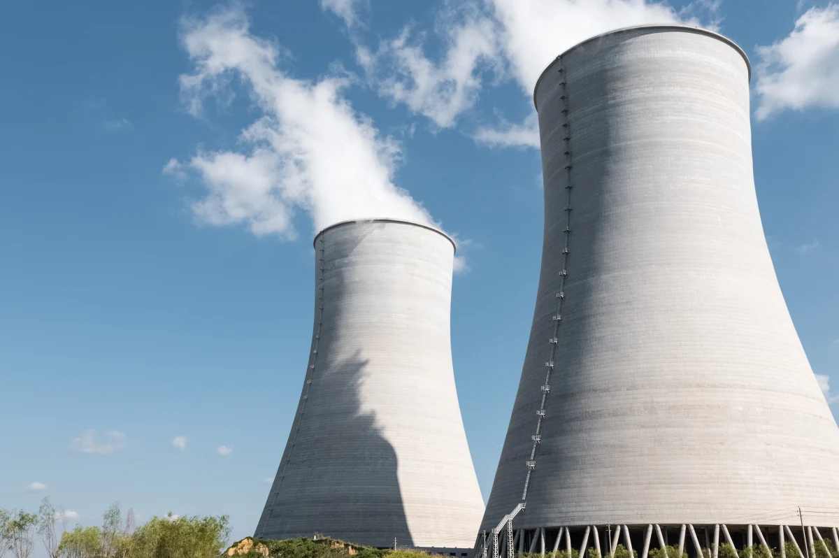 Jeden z reaktorów Chmielnickiej Elektrowni Atomowej musiał zostać wyłączony w wyniku skutków dzisiejszego rosyjskiego ostrzału rakietowego. Informację na ten temat przekazała Międzynarodowa Agencja Energii Atomowej (MAEA)