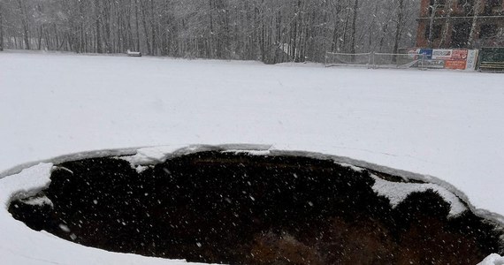 ​Urząd Miasta Trzebini zdecydował o zamknięciu ulicy Górniczej, przy której występują zapadliska. Przygotowany plan zmiany organizacji ruchu wejdzie w życie najprawdopodobniej w pierwszych dniach nowego tygodnia - poinformował burmistrz Jarosław Okoczuk.