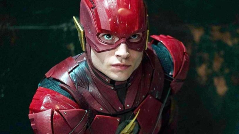 "The Flash" mimo wielu problemów, w końcu trafi do kin w czerwcu tego roku. W sieci pojawił plakat promujący film. Zdradził, że w produkcji pojawi się postać Batmana.