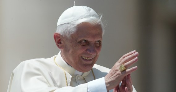 10 lat temu papież Benedykt XVI ogłosił, że ustępuje z urzędu. Jego decyzja ogłoszona podczas konsystorza w Watykanie, poświęconego planowanej kanonizacji męczenników z Apulii, wywołała wstrząs w Kościele katolickim i na całym świecie. Wszystko zaczęło się od depeszy agencji Ansa, podanej 11 lutego 2013 roku o godzinie 11.46.