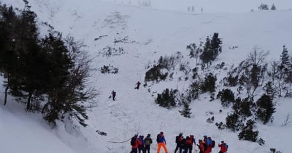 W Karkonoszach zeszła lawina. Na miejscu pracowali ratownicy GOPR, którzy sprawdzali, czy na miejscu mogli zostać poszkodowani turyści. Jak się okazało, na  szczęście nikogo nie znaleziono. 