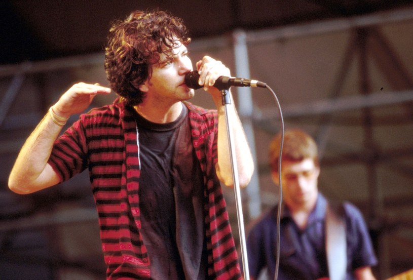 Minęło 25 lat od premiery płyty "Yield" grupy Pearl Jam, który był próbą odejścia od grunge'owych korzeni na rzecz klasycznego rockowego brzmienia. Piąte wydawnictwo było pierwszym materiałem ekipy z Seattle, które nie dotarło do szczytu listy Billboardu, choć i tak pokryło się platyną. 