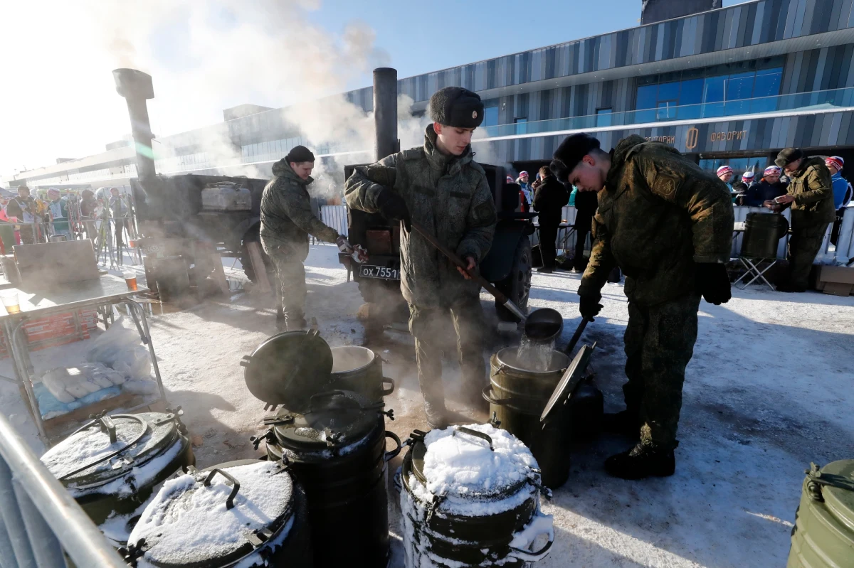 Rosjanie nie dokonują istotnych postępów w operacjach w obwodach donieckim i ługańskim. Wyjątkiem w tym przypadku jest Bachmut. Zdaniem ISW może to świadczyć o niezdolności Rosji do przeprowadzenia skutecznej ofensywy. Zwłaszcza, jeśli chciałaby przeprowadzić ją przez zmechanizowaną wojnę manewrową.