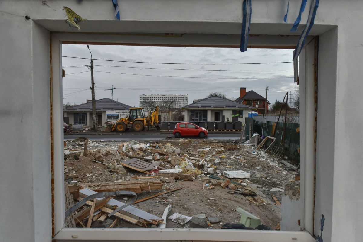 W ciągu minionej doby Rosjanie stracili 900 żołnierzy - podał sztab generalny ukraińskiej armii. Rosjanie kontynuują ataki na pięciu kierunkach w obwodach ługańskim i donieckim – poinformowano. Brytyjski wywiad wymienił natomiast przyczyny ogromnych strat rosyjskiej armii.