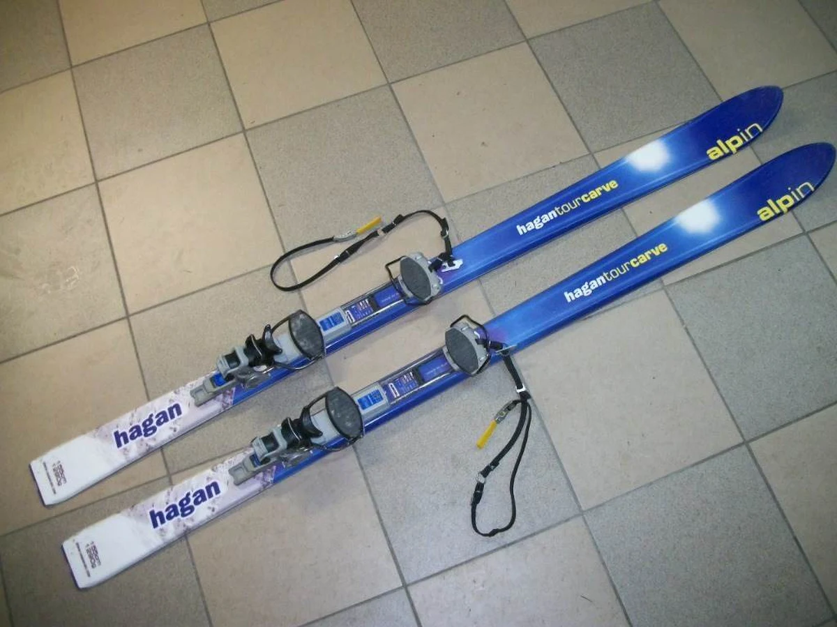 Poszukiwany jest złodziej, który ukradł narty jednemu z ratowników bieszczadzkiego GOPR. Do kradzieży doszło w trakcie, kiedy ratownik ten pełnił służbę. 