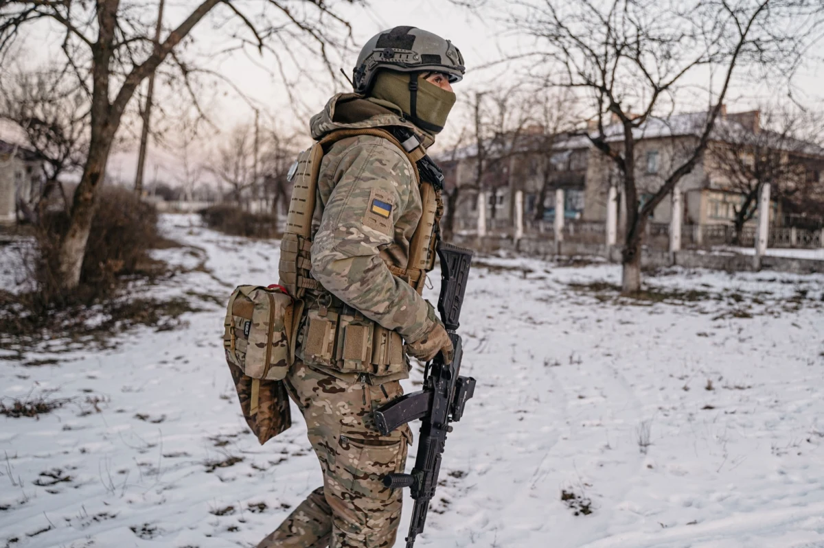 Wysocy rangą brytyjscy urzędnicy ds. obrony rozmawiali w Kijowie o planach produkcji brytyjskiej broni i sprzętu wojskowego w Ukrainie. Jak się okazuje, z Kijowem na ten temat dyskutują też firmy z innych zachodnich krajów - informuje "The Telegraph".