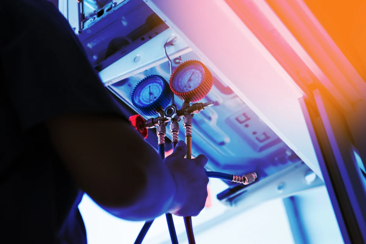 ​Pracownicy Urzędu Miasta Poznania nie chodzą po domach mieszkańców z ofertą instalowania nowych pieców ani kotłów. Nie prowadzą również współpracy z żadną firmą instalacyjną - podkreśla poznański magistrat i ostrzega mieszkańców przed oszustami.