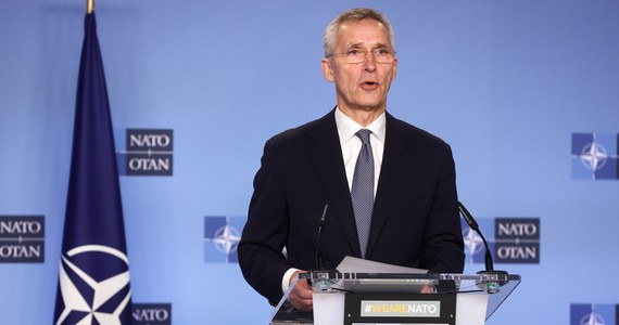 "Sekretarz generalny NATO Jens Stoltenberg zakończy swoją kadencję zgodnie z planem w październiku" - powiedziała rzeczniczka Sojuszu Oana Lungescu. W ten sposób nawiązała do informacji "Welt am Sonntag", jakoby kadencja Stoltenberga miała zostać ponownie przedłużona.