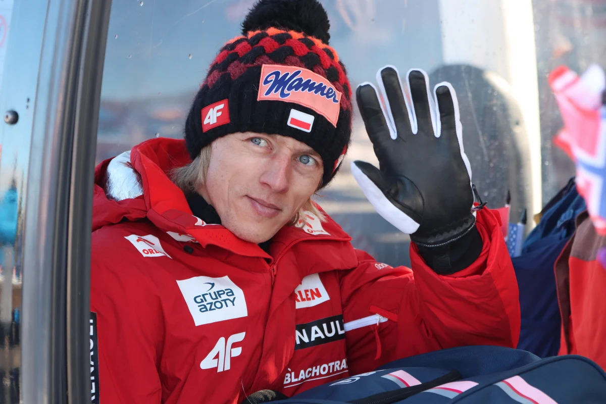 Piąte i siódme miejsce Dawida Kubackiego w konkursach indywidualnych, triumf Polaków w zawodach duetów i tysiące polskich kibiców pod skocznią - to bilans weekendowych zawodów Pucharu Świata w amerykańskim Lake Placid. "Będę wracał stąd z fajnymi wspomnieniami" - podsumował Kubacki. Za tydzień w rumuńskim Rasnovie zabraknie czołowych polskich skoczków, a także lidera PŚ Halvora Egnera Graneruda. 