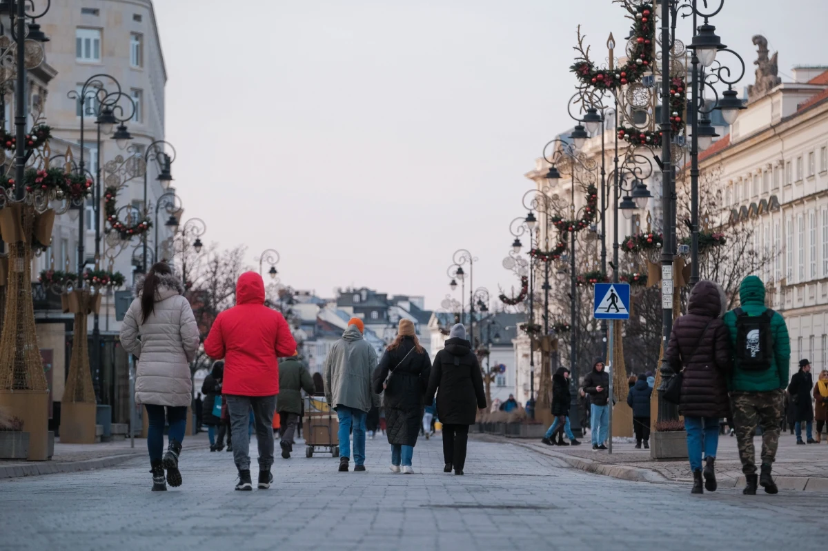 W poniedziałek do Polski będzie napływać ciepłe powietrze polarno-morskie. W całym kraju temperatura będzie dodatnia – przekazała Małgorzata Tomczuk, synoptyk Instytutu Meteorologii i Gospodarki Wodnej. Na zachodzie kraju termometry pokażą nawet 9 stopni Celsjusza. Kolejne dni również mają być ciepłe. 