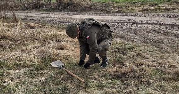 Niewybuch pocisku artyleryjskiego z okresu II wojny światowej znaleziono podczas budowy farmy fotowoltaicznej w Białej Podlaskiej. 