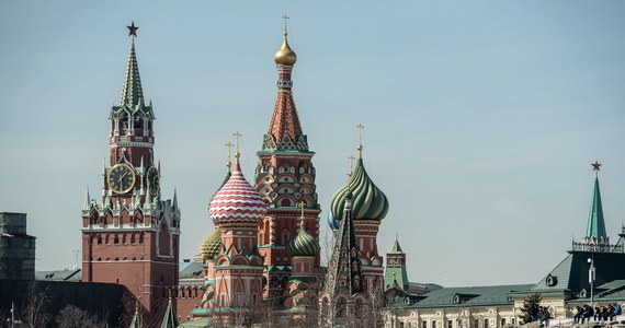 Ambasada amerykańska w Moskwie wezwała swoich obywateli do natychmiastowego opuszczenia Rosji - donosi agencja Reutera. Osobom z podwójnym obywatelstwem grozi przymusowe wcielenie do wojska. 
