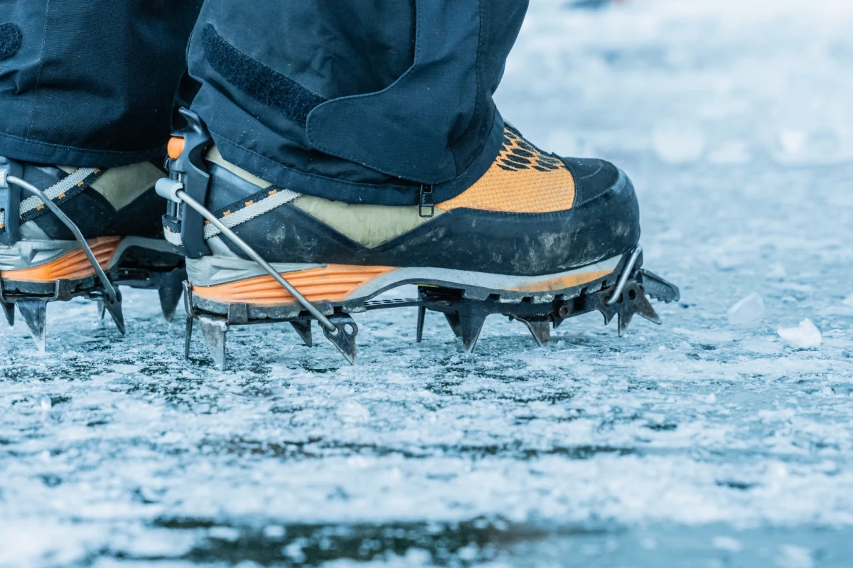 Policja szuka sprawców, którzy włamali się do siedziby Klubu Wysokogórskiego w Bielsku-Białej w województwie śląskim. Złodzieje ukradli sprzęt wspinaczkowy i turystyczny. Wartość łupu to prawie 40 tysięcy złotych.