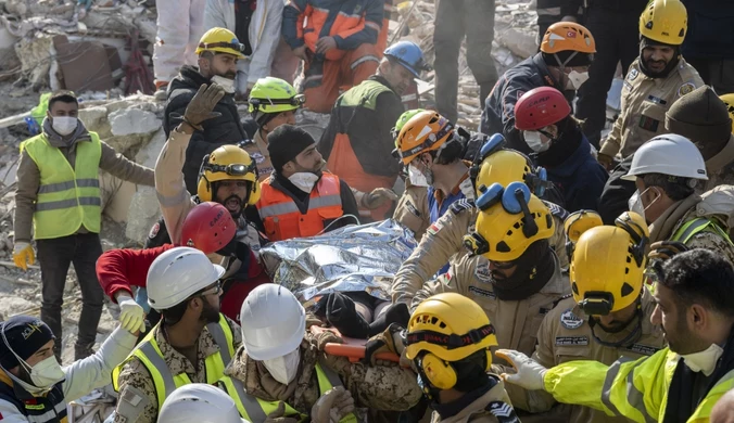 Turcja: Opowiada o dramacie pod gruzami. Cztery dni tuliła noworodka