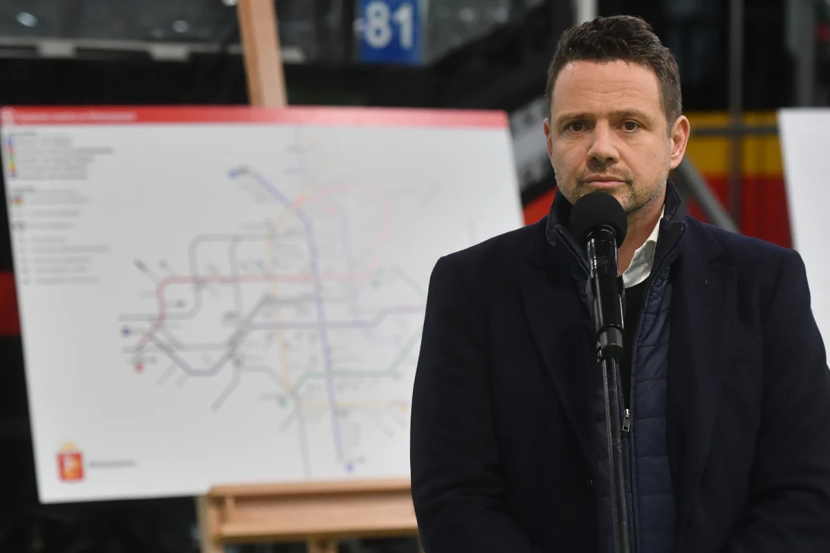 Prezydent Warszawy Rafał Trzaskowski przedstawił nowe studium rozbudowy transportu szynowego w mieście do 2050 roku. Zakłada 5 linii metra oraz sieć tramwajową, które skomunikują wszystkie 18 dzielnic Warszawy.