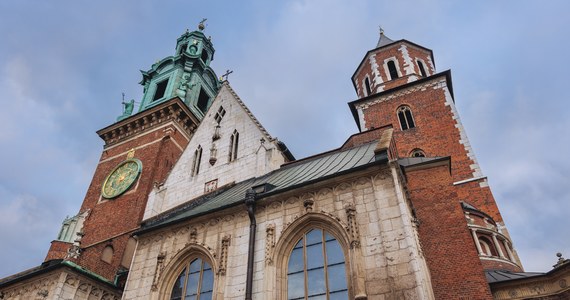 7,5 mln zł ma kosztować remont Wieży Zegarowej archikatedry na Wawelu. Prace potrwają trzy lata i obejmą konserwację drewna konstrukcyjnego oraz hełmu z blachy miedzianej. Ostatnia poważna renowacja wieży była prowadzona na przełomie XIX i XX w. 

