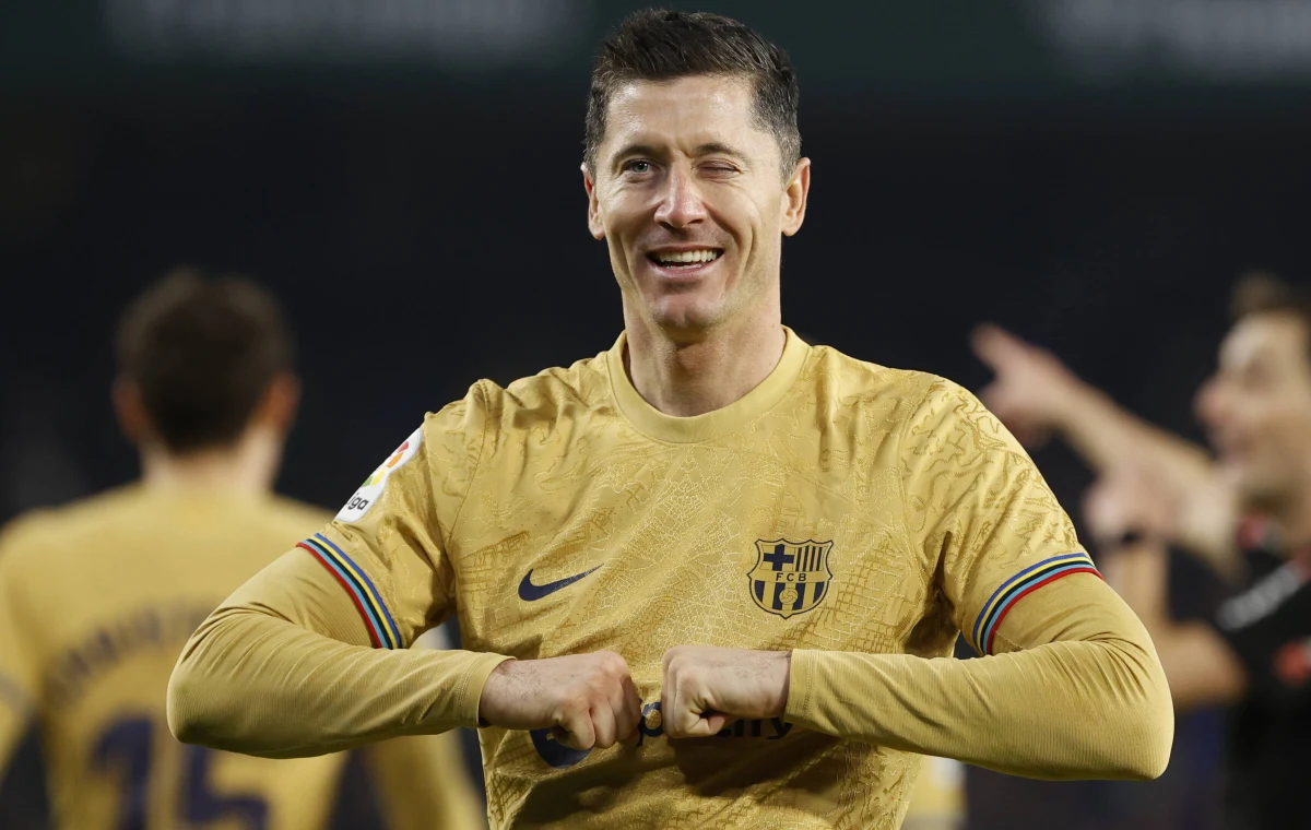 ​Robert Lewandowski znalazł się na liście 26 zawodników nominowanych do "jedenastki" roku 2022, sporządzonej przez Międzynarodową Federację Piłki Nożnej (FIFA) i Międzynarodową Federację Piłkarzy Zawodowych (FIFPro). Wyniki plebiscytu zostaną ogłoszone na gali w Paryżu 27 lutego.