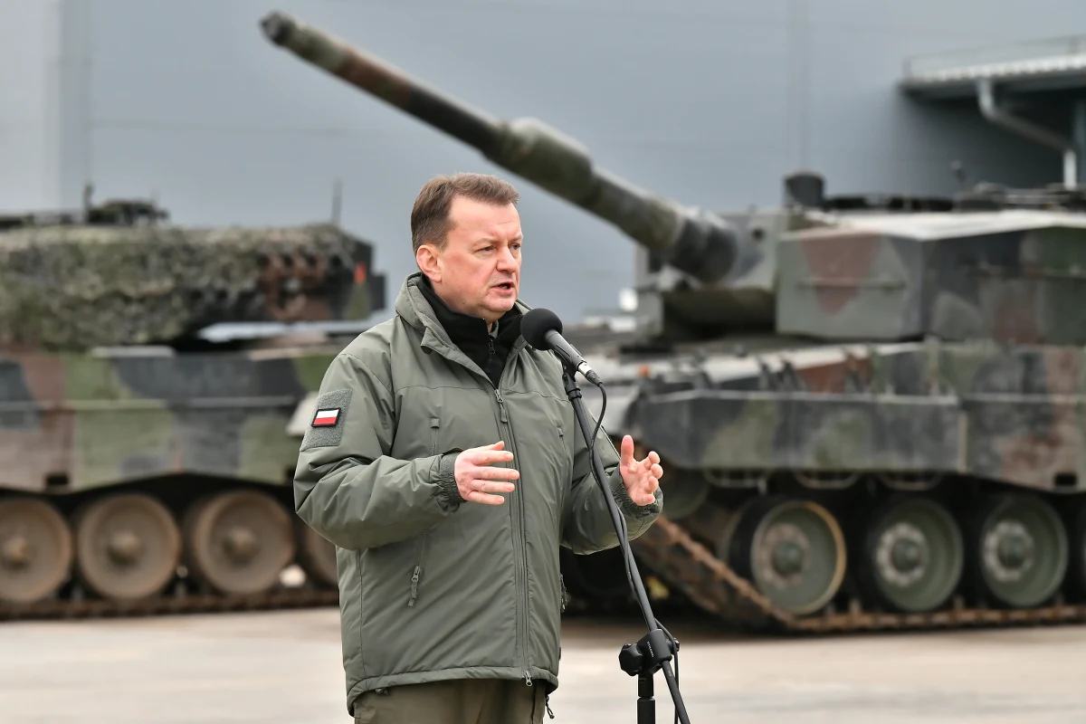 We wtorek w kwaterze głównej NATO w Brukseli rozpoczyna się dwudniowe spotkanie ministrów obrony Sojuszu. Główne tematy rozmów to wsparcie dla Ukrainy, sposoby uzupełnienia zapasów sprzętu i amunicji oraz ochrona krytycznej infrastruktury podwodnej. Polskiej delegacji będzie przewodniczyć wicepremier i szef MON Mariusz Błaszczak.