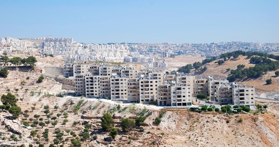 Ultraprawicowy rząd Benjamina Netanjahu podjął decyzję o legalizacji dziewięciu żydowskich osiedli na okupowanym brzegu Jordanu. Stany Zjednoczone, Unia Europejska i kraje arabskie wyraziły zdecydowany sprzeciw wobec takich działań.