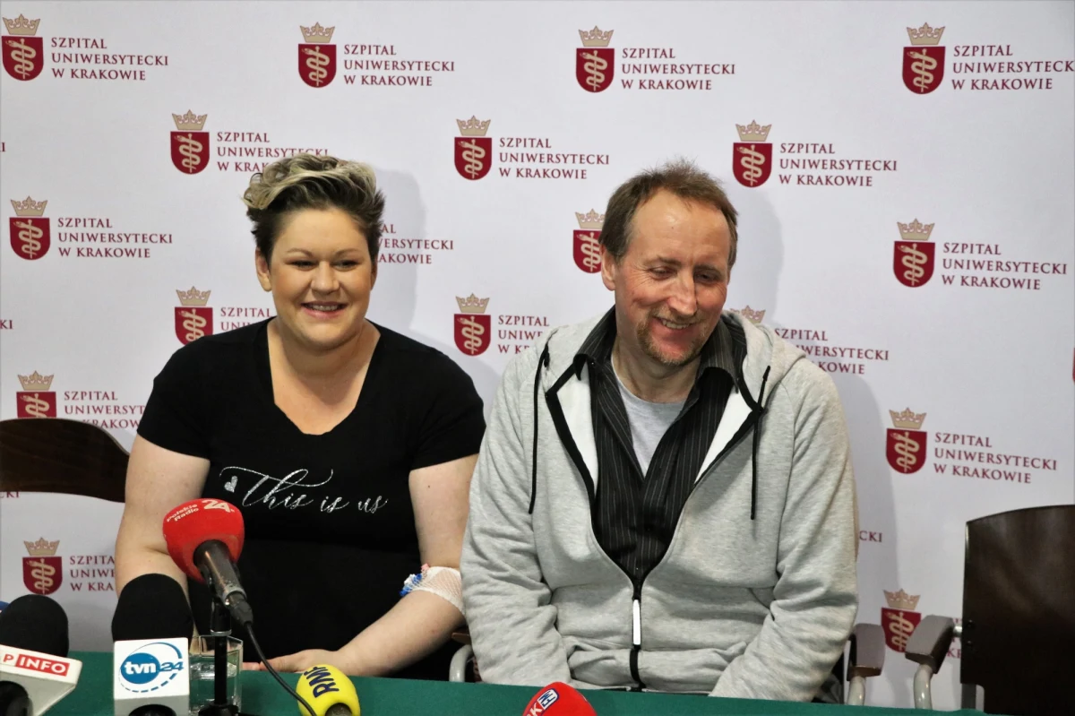 Szczęścia nigdy za wiele - powiedzieli naszemu reporterowi rodzice pięcioraczków, które dwa dni temu przyszły na świat w Szpitalu Uniwersyteckim w Krakowie. Cała piątka jest w stanie stabilnym i jeśli nie wydarzy się nic niespodziewanego, za trzy miesiące dołączą do swojego starszego rodzeństwa.