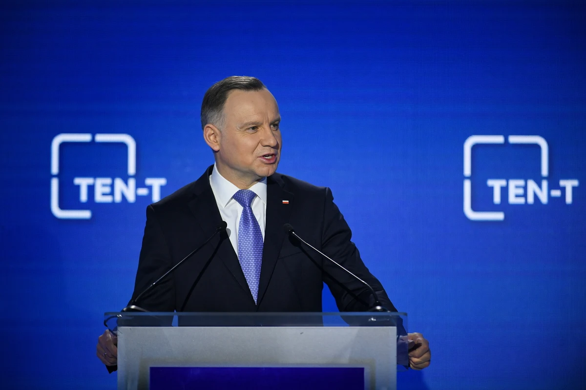Prezydent Andrzej Duda podpisał nowelę wprowadzającą mechanizm, który ma ograniczyć wzrost cen ciepła dla odbiorców - poinformowała Kancelaria Prezydenta RP. Wzrost cen ciepła nie może być większy niż 40 proc. w stosunku do cen obowiązujących 30 września 2022 r.