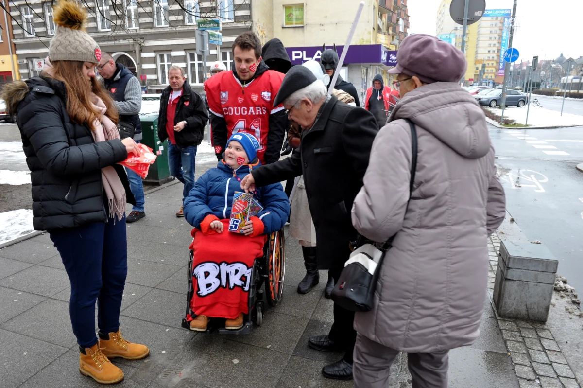 Policjanci zatrzymali 36-latka podejrzanego o kradzież przystawki elektrycznej do wózka inwalidzkiego – poinformowała Komenda Miejska Policji w Szczecinie. Sprzęt wart blisko 10 tys. zł należy do Łukasza Berezaka, wieloletniego wolontariusza Wielkiej Orkiestry Świątecznej Pomocy.